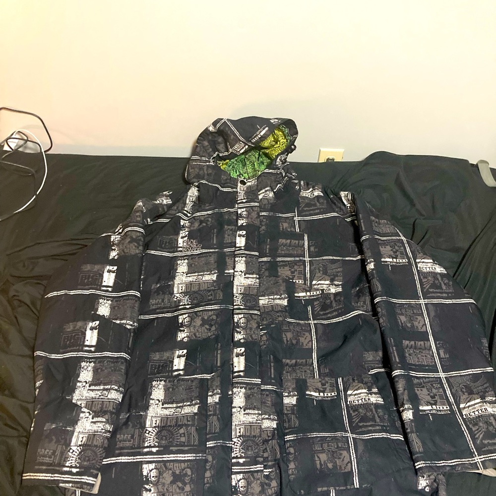 Ride Hydropel Snowboarding Suit. Comic print design- 10k MM- jacket XL pants L